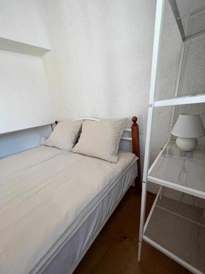 Guesthouse 45 Dutovlje Exteriör bild